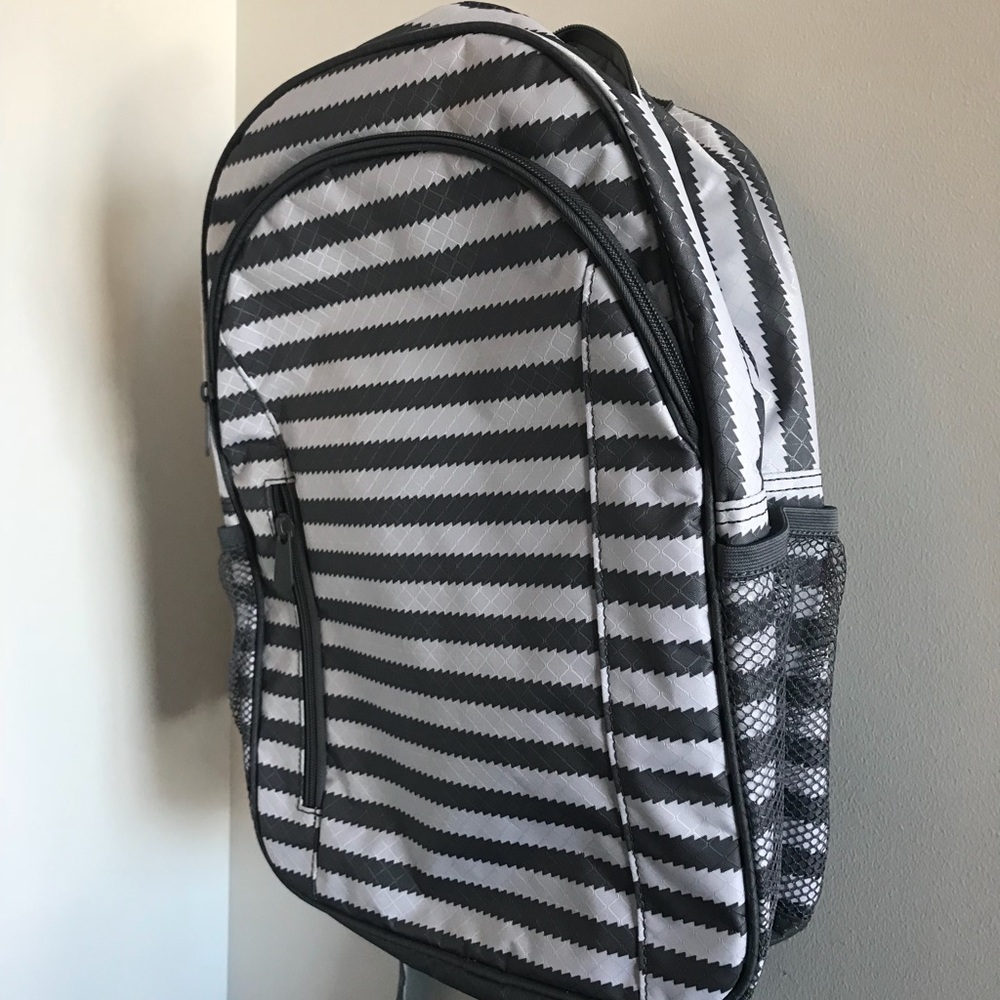 NWOT Thirty-One grey and white backpack